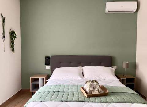 Bed, Photo of the whole room, Decorative detail, Bedroom, towels, air conditioner