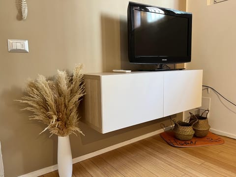 TV and multimedia, Living room, Evening entertainment