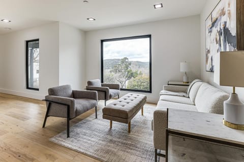 Luxurious Austin Hideaway! 4,400-Sq-Ft Estate House in Lake Austin