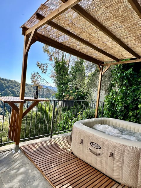Patio, Natural landscape, Hot Tub, View (from property/room), Balcony/Terrace, Mountain view, Swimming pool