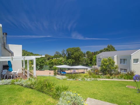 Property building, Day, Natural landscape, Garden, Garden view