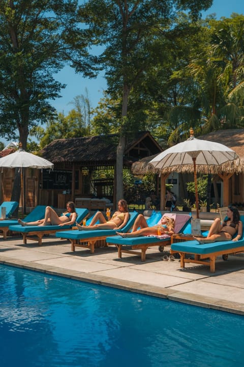 Pool view, Swimming pool, sunbed