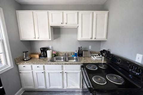 Cozy 1BR Retreat with Free Parking Near Downtown Birmingham and UAB Apartment in Birmingham