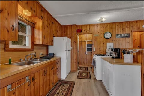 The Cozy Cub House in Crosslake