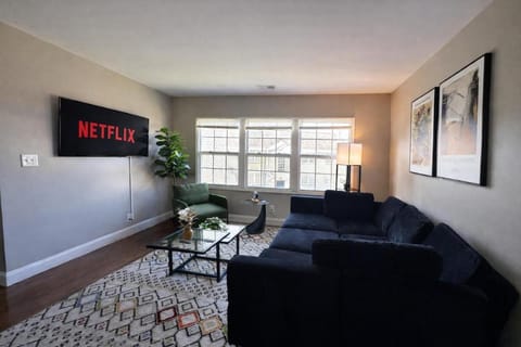 Birmingham 1BR Getaway Suite Near UAB with Parking Apartment in Birmingham