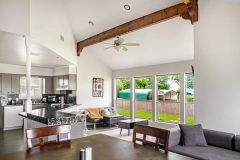 Living room, Entertainment, bunk bed