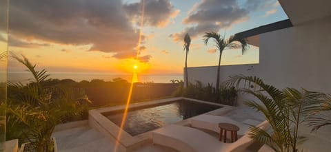 Day, Natural landscape, View (from property/room), Balcony/Terrace, Pool view, Sea view, Swimming pool, Sunrise, Sunset, sunbed