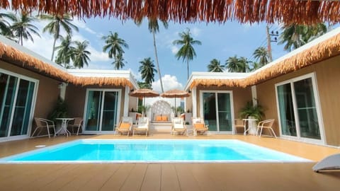 Property building, Patio, Day, Pool view, Swimming pool, sunbed