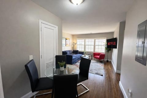 Downtown Birmingham Business 1BR Retreat with Wi-Fi and Free Parking Near UAB Apartment in Birmingham