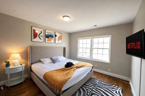 Downtown Birmingham Business 1BR Retreat with Wi-Fi and Free Parking Near UAB Apartment in Birmingham