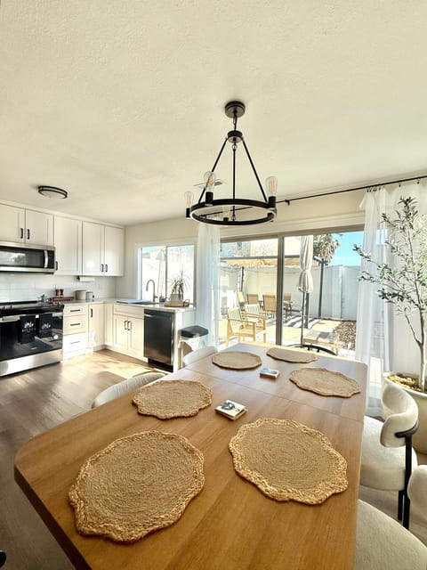 Peaceful Modern Home, Cozy Nights House in Salinas