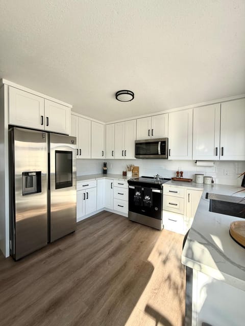 Peaceful Modern Home, Cozy Nights House in Salinas