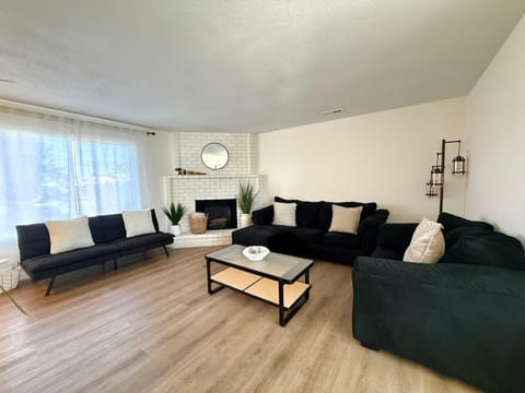 Peaceful Modern Home, Cozy Nights House in Salinas