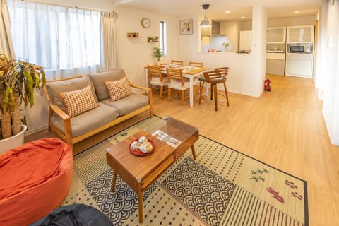 Kitchen or kitchenette, Living room, Seating area, Dining area, stove