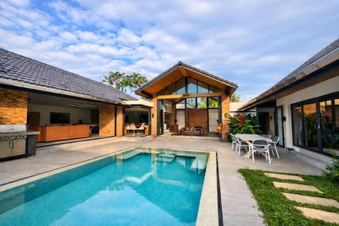 Balcony/Terrace, Swimming pool