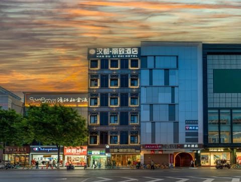 Property building, Day, City view, Location, Parking