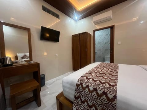 Communal lounge/ TV room, Bed, Photo of the whole room, Bedroom, wardrobe, air conditioner