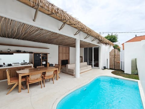 Communal lounge/ TV room, View (from property/room), Balcony/Terrace, Dining area, Evening entertainment, Pool view, Swimming pool, Swimming pool
