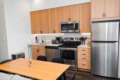 Spacious 4BR Apt Near McCormick Place & Chinatown Apartment in South Loop