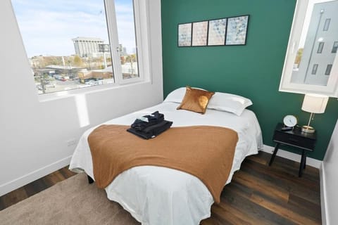 Spacious 4BR Apt Near McCormick Place & Chinatown Apartment in South Loop