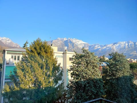 Nearby landmark, Mountain view