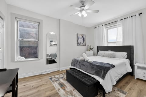 Bed, Photo of the whole room, Bedroom