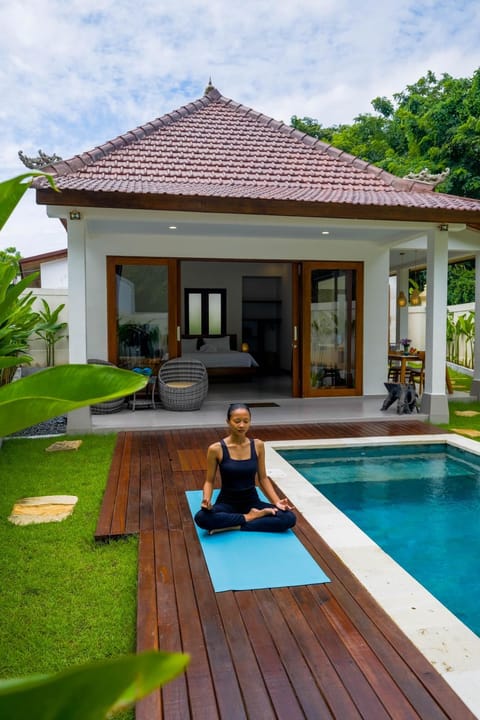 Property building, Patio, Day, People, Natural landscape, Garden, Garden view, Pool view, Swimming pool