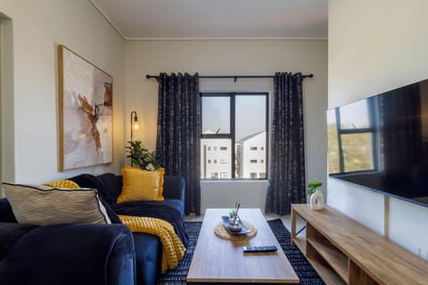 TV and multimedia, Living room, Seating area, Evening entertainment