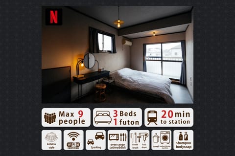 Photo of the whole room, Logo/Certificate/Sign, Text overlay