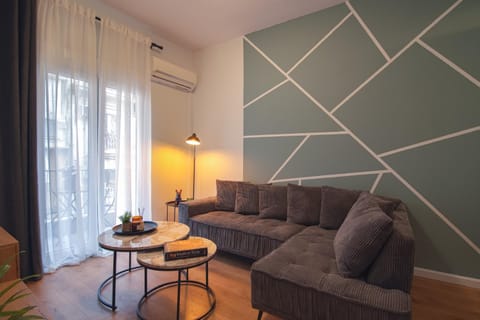 Living room, Seating area, air conditioner