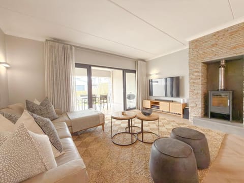 Stylish 3 Bedroom Townhouse in Secure Estate Bed and Breakfast in Plettenberg Bay