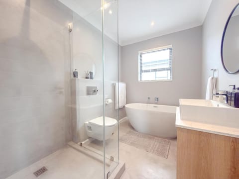 Stylish 3 Bedroom Townhouse in Secure Estate Bed and Breakfast in Plettenberg Bay