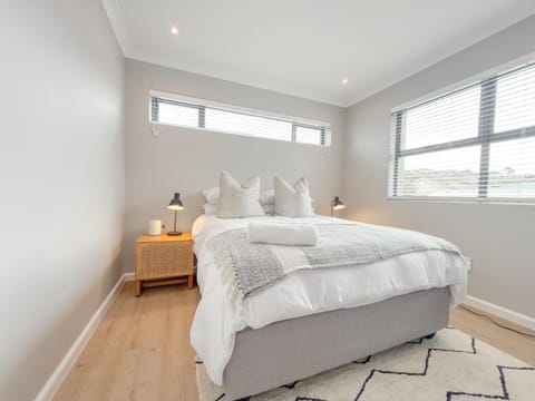 Stylish 3 Bedroom Townhouse in Secure Estate Bed and Breakfast in Plettenberg Bay