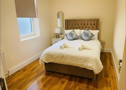 Bed, Photo of the whole room, Bedroom, heating, towels, acessibility