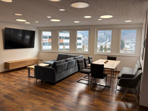 TV and multimedia, Living room, Seating area, Dining area