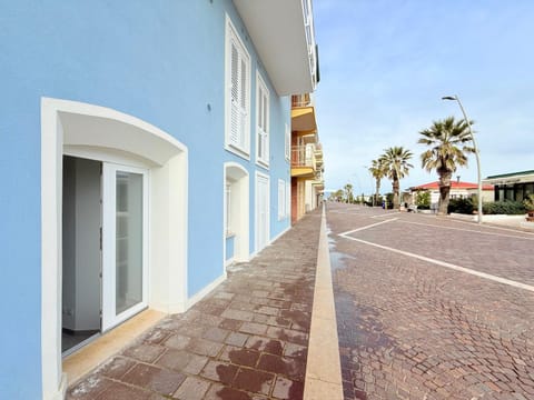 P075 - Porto Recanati, nuovo bilocale fronte mare con accesso diretto alla spiaggia Apartment in Porto Recanati