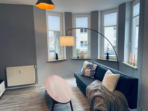 Living room, Seating area, internet