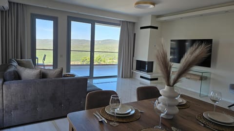 Living room, Dining area