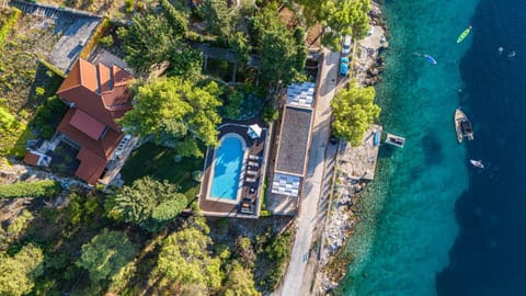Property building, Bird's eye view, Swimming pool