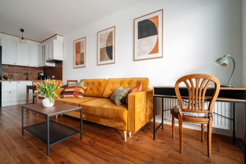 Kitchen or kitchenette, Seating area, Dining area, dishwasher, oven, stove, stove, kitchen, kitchen