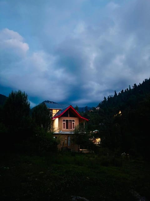Property building, View (from property/room)
