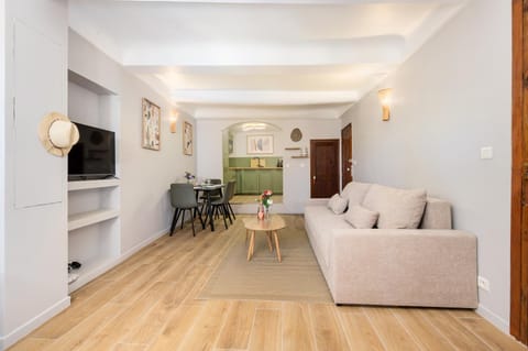 Communal lounge/ TV room, Living room, Seating area