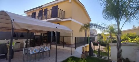 Property building, Patio, Day