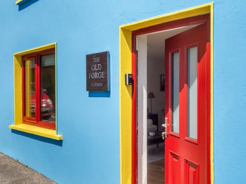 Property building, Facade/entrance, Off site