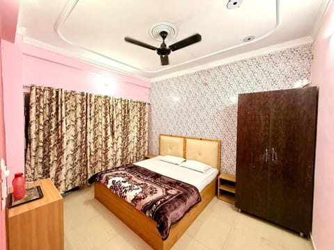 Bed, Photo of the whole room, Bedroom, wardrobe