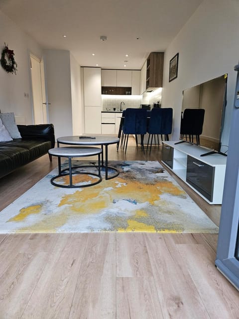 TV and multimedia, Living room, Seating area, Dining area