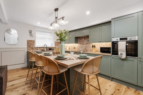 Kitchen or kitchenette, Dining area, dishwasher, oven, stove, toaster