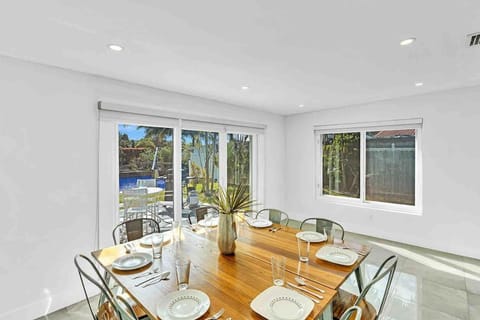 Waterfront ocean House Hollywood Hard Rock airport Villa in Dania Beach