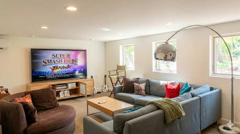 Mid Century Beauty with Huge Sunny Porch House in New Buffalo