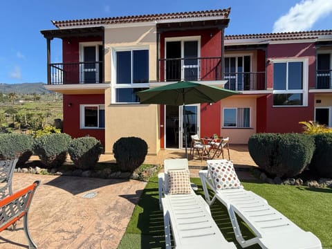 Property building, Day, Garden, sunbed